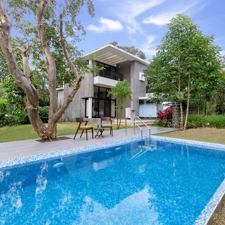 Villa Foresta By Stayvista With Modern Decor, Swimming Pool & Expansive Lawn For A Perfect Escape Lonavala Bagian luar foto