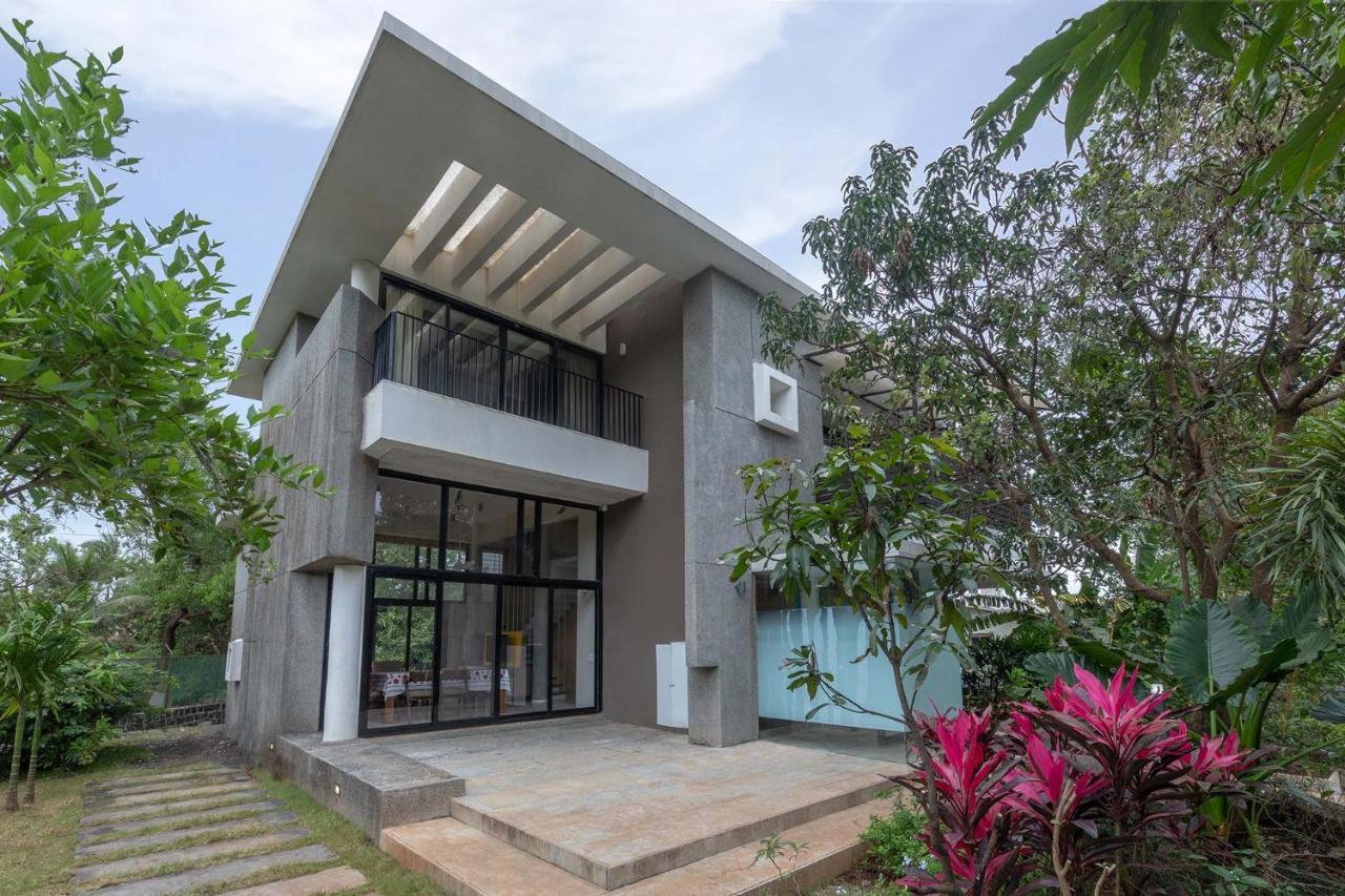 Villa Foresta By Stayvista With Modern Decor, Swimming Pool & Expansive Lawn For A Perfect Escape Lonavala Bagian luar foto