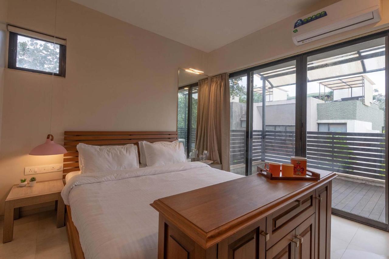 Villa Foresta By Stayvista With Modern Decor, Swimming Pool & Expansive Lawn For A Perfect Escape Lonavala Bagian luar foto