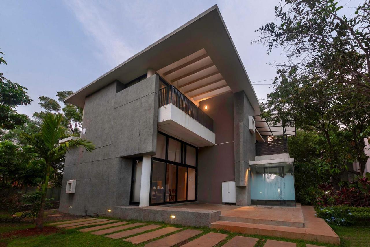 Villa Foresta By Stayvista With Modern Decor, Swimming Pool & Expansive Lawn For A Perfect Escape Lonavala Bagian luar foto